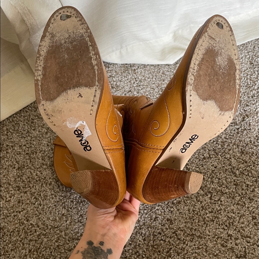 Vintage | Classic Tan Western Women's Cowboy Boots - Gorgeous Stitching Detail - Picture 4 of 8